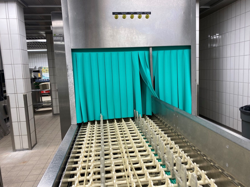 Bild: Spülmaschine in der Mensa Schneidershof wird erneuert